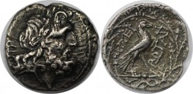Griechische Münzen, EPIRUS. KOINON VON EPIRUS. Drachme (4.32g). ca. 232 - 168 v. Chr. Vs.: Zeuskopf mit Lorbeerkranz, in den Feldern Monogramme. Rs.: ...