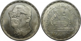 Weltmünzen und Medaillen, Ägypten / Egypt. Naguib Mahfouz. 5 Pounds 1988, Silber. 0.41 OZ. KM 662. Stempelglanz