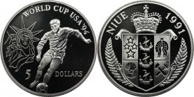 Weltmünzen und Medaillen, Niue. "Fußball WM USA 1994". 5 Dollars 1991, Silber. 0.16 OZ. KM 58. Stempelglanz