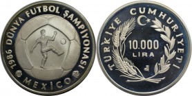 Weltmünzen und Medaillen, Türkei / Turkey. Fussball WM 1986 in Mexico. 10000 Lira 1986, Silber. 0.69 OZ. KM 986. Polierte Platte
