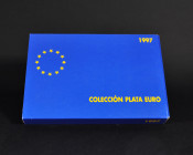 JUAN CARLOS I. Estuche FNMT colección plata euro. Tres piezas: 1 euro (AR 6,72 g), Maurice Farman; 5 euros (AR 33,62 g), Nieuport y 25 euros (AR 168,7...