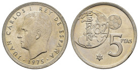 JUAN CARLOS I. 5 pesetas. 1975*80 Madrid. Error del mundial. CuNi 5,71 g. 23 mm. VII-456; AC-40. Defecto en gráfila. Pequeñas marcas en anv. y rayita ...