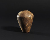 ARQUEOLOGÍA. PRÓXIMO ORIENTE. Maza ceremonial (III-I milenio a.C.). Piedra. Altura 8,1 cm.

Ex colección privada (Inglaterra; 1980s-1990s).