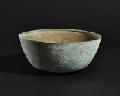 ARQUEOLOGÍA. PRÓXIMO ORIENTE. Luristán. Cuenco (ss. IX-VI a.C.). Bronce. Altura 7 cm. Diámetro 6 cm.