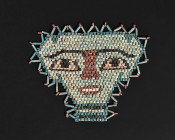 ARQUEOLOGÍA. EGIPTO. Baja Época. Máscara funeraria (664-332 a.C.). Cuentas. Longitud 16,5 cm.