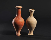 ARQUEOLOGÍA. GRECIA ANTIGUA. Helenístico. Lote de 2 ungüentarios fusiformes (ss. III-I a.C.). Cerámica. Altura de 12,5 a 14,5 cm.