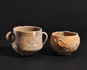 ARQUEOLOGÍA. ROMA. Lote de 2 cuencos de paredes finas, uno con decoración de barbotina y otro con decoración de líneas incisas (ss. I a.C.-I d.C.). Ce...
