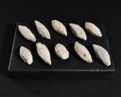 ARQUEOLOGÍA. ROMA. Lote de 10 glandes bicónicos (ss. I-IV d.C.). Plomo. Longitud de 4,1 a 5,7 cm.