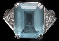 Fingerringe
Damenring Weissgold 585/1000 mit großem Aquamarin und 6 Diamanten zu je ca. 0,1 ct. Ringgröße 16. 8,65 g