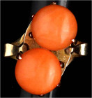 Fingerringe
Damenring Gelbgold 585/1000, LEVY, besetzt mit 2 großen runden Korallen. Ringgröße 17, 7,15 g