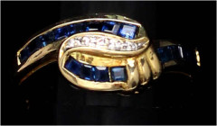 Fingerringe
Damenring Gelbgold 750/1000 mit 16 kl. Saphiren und 5 kl. Diamanten. Ringgröße 17. 3,13 g