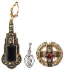 Konvolute Goldschmuck
3 Schmuckteile: DRK-Abzeichen Gelbgold 333/1000 (mit Schmucksteinchen) und einzelner Ohrhänger Gelbgold 333/1000 (mit Onyx), zu...