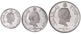 Jordanien
Al Hussein II. Ibn Talal Ibn Abdallah, 1952-2004
3 Silbermünzen zu 1, 3/4 und 1/2 Dinar 1969. Antike Orte. 1/2 und 1 Dinar verschweißt. Po...