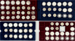 Russland
Lots
2 Sammelschatullen "1000 Jahre Russland" mit 158 Gedenkmünzen aus 1988 bis 1998. Zu 48 X 3 Rubel Silber, 19 X 2 Rubel Silber, 7 X 1 Ru...