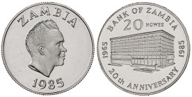 Zambia
Republik, seit 1972
20 Ngwee Silber 1985. 20 Jahre Bank von Zambia. Im Etui ohne Zertifikat. Polierte Platte. Krause/Mishler 23a.