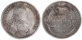 Brandenburg-Preußen
Friedrich III., 1688-1701
Reichstaler 1692 IBS/LCS, Berlin. 28,43 g. schön/sehr schön, überarb. Schrötlingsfehler, äußerst selte...
