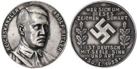Drittes Reich
Silbermedaille 1933 von Oertel. A.d. Machtergreifung. Brb. Hitlers halbrechts/Hakenkreuz zwischen zwei Eichenzweigen. 40 mm, 17,92 g. s...
