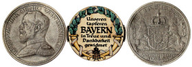 Erster Weltkrieg
"Bayernthaler", versilberte Steckmedaille 1914/16 von Richard Klein, München. 52 mm. Mit 19 Einlage-Bildchen. vorzüglich, Versilberu...