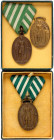 Medailleure
Goetz, Karl
3 Stück: Tragb., ovale, verg. Bronzemedaille o.J. der Handelskammer Chemnitz, für Treue in der Arbeit, 33 X 24 mm (einmal am...