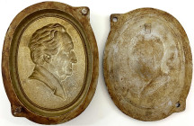 Personenmedaillen
Goethe, Johann Wolfgang von *1749 Frankfurt, +1832
Komplette Gussform für eine ovale Goetheplakette o.J. Zink, 24 X 19,4 cm. Plake...