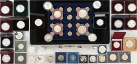 Sammlungen allgemein
Münzkoffer mit 36 Silbergedenkmünzen, meist in Originalschatullen ab ca. 1960. Schwerpunkt Russland mit div. 3 Rubel-Gedenkmünze...