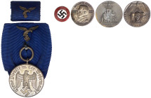 Deutschland
Drittes Reich, 1933-1945
Wehrmacht-DA 4 Jahre am Band mit Miniaturspange, dazu NSDAP-Mitgliedsabzeichen und 3 Tagungsabzeichen. sehr sch...