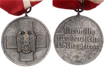 Deutschland
Drittes Reich, 1933-1945
Medaille für deutsche Volkspflege am Band. vorzüglich. OEK 3565.