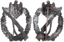 Deutschland
Drittes Reich, 1933-1945
Infanterie-Sturmabzeichen in Silber, Ausführung Zink massiv, ohne Herstellerangabe. sehr schön, korrodiert, Sch...