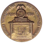 Deutschland
Drittes Reich, 1933-1945
Tagungsabzeichen 1936. 10 jährige Wiederkehr des Reichsparteitages Weimar. 48 mm. vorzüglich