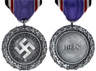 Deutschland
Drittes Reich, 1933-1945
Luftschutzehrenzeichen 1938, 2. Stufe. Am Band. vorzüglich. Niemann 6.02.24b2.