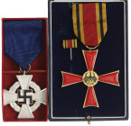 Deutschland
BRD, seit 1948
Bundesverdienstkreuz am Bande. Mit Bandminiatur im Etui. Dazu: Drittes Reich Treudienstehrenzeichen 25 Jahre am Band im E...