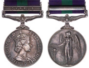 Grossbritannien
Elizabeth II., 1952-2022
General Servive Medal am Band mit Spange "Cyprus". 37 mm; 50,47 g. Verleihungsgravur 22527428 PTE. J. SYKES...