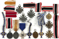 Lots
Deutschland
Drittes Reich, 13 Ehrenzeichen: goldenes Mutterkreuz und 2 X in Bronze, Treudienstehrenz. 25 Jahre, 2 X Schutzwallehrenzeichen, 5 X...