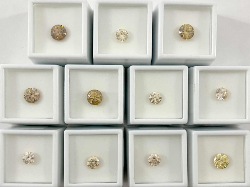 Schmuck
Edelsteine
Sammlung von 11 Strontiumtitanaten, Rundschliff, 2,5 bis 5 ...