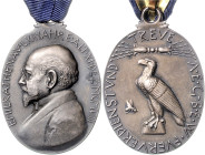 Bayern-Münchener Medailleure. 
Hermann Hahn. 
Ovale Silbermedaille 1908 auf den 70. Geburtstag von Emil Rathenau, Gründer der AEG. an dunkelblauem D...