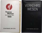 DDR. 
Lot von 2 Münztaschen: 1988 VERKEHRSWESEN mit 5 Mark Erste deutsche Ferneisenbahn-Saxonia, Überseehafen Rostock u. Medaille und 1989 THOMAS MÜN...