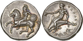 CALABRE, TARENTE, AR nomos, 355-340 av. J.-C. D/ Cavalier nu et casqué galopant à g., ten. un bouclier rond et deux lances. Sous le cheval, Δ. R/ Tara...