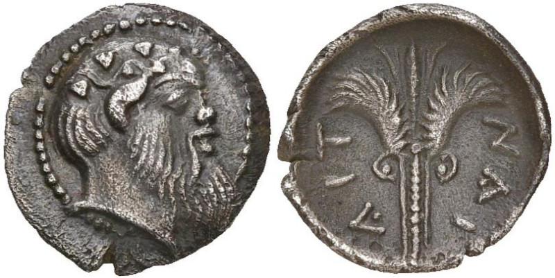 SICILE, AITNA, AR litre, 470-465 av. J.-C. D/ T. de Silène barbu et chauve à d.,...