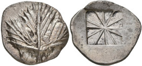 SICILE, SELINONTE, AR didrachme, vers 500 av. J.-C. D/ Feuille d'ache. R/ Carré creux divisé en douze triangles. Selinus Hoard 35; SNG ANS 670. 8,32 g...