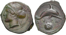 SICILE, SYRACUSE, Dionysios Ier (406-367), AE hémilitre, vers 405 av. J.-C. D/ T. d'Aréthuse à g., les cheveux repris dans une sphendoné. Derrière, de...