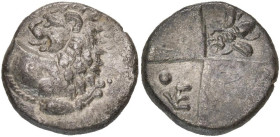 THRACE, CHERSONÈSE, AR hémidrachme, 350-315 av. J.-C. D/ Protome de lion à d., se retournant. R/ Deux carrés creux et deux carrés pleins. Dans l'un de...