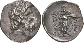 THESSALIE, Ligue thessalienne, AR double victoriat, 48-47 av. J.-C. D/ T. de Zeus cour. de chêne à d. R/ ΘΕΣΣΑ-ΛΩN Pallas Itonia deb. à d., brandissan...