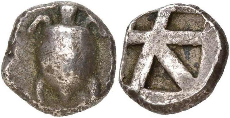 ÉGINE, AR hémidrachme, vers 480 av. J.-C. D/ Tortue. R/ Carré creux divisé en ci...