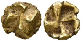 IONIE, ATELIER INDÉTERMINÉ, El 1/48e de statère, 550-500 av. J.-C. Étalon milésiaque. D/ Svastika tournant à g. R/ Carré creux quadriparti. Babelon, T...