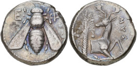 IONIE, ÉPHÈSE, AR tétradrachme, 390-325 av. J.-C. Magistrat Mys. D/ E-Φ Abeille aux ailes droites. R/ Protome de cerf à d., t. à g. Derrière, palmier....