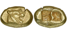 ROYAUME DE LYDIE, El. trité, 600-590 av. J.-C., Sardes. D/ T. de lion à d., la gueule béante, un petit astre posé sur le museau. R/ Deux carrés incus....
