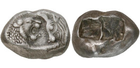 ROYAUME DE LYDIE, AR statère (2 sigloi), vers 550-520 av. J.-C. D/ Protomes affrontés d'un lion et d'un taureau. R/ Deux carrés creux. Carradice 2; SN...