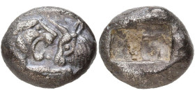 ROYAUME DE LYDIE, AR hémistatère (sicle), vers 500 av. J.-C. D/ Protomes affrontés d'un lion et d'un taureau. R/ Deux carrés creux. Carradice 9; SNG v...