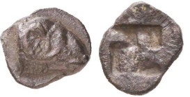 GAULE TRANSALPINE, Massalia, AR hémiobole milésiaque, 480-470 av. J.-C. Type d'Auriol. D/ T. de bélier à d., traitée en pointillé. R/ Carré creux quad...