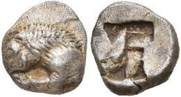 GAULE TRANSALPINE, Massalia, AR obole phocaïque, vers 490-470 av. J.-C. Type d'Auriol. D/ Protome de lion à g., dévorant sa proie. R/ Carré creux quad...